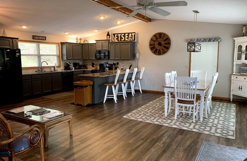 La Follette House | Sunset Dreams Norris Lake Front house/Deerfield Resort-sleeps 14/hot tub/slip