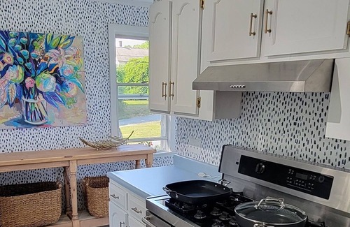 North Stonington Cottage | Sunset Farm view Cottage 8 miles to beaches, wineries & Casinos