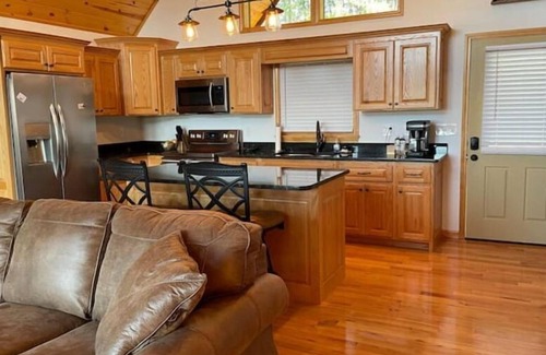 Unaka Cabin | Sunset Gypsy 2br/2ba, secluded, long range views.
