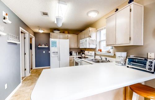 Navarre Beach Apartment | Sunset Harbour Villas 1-111