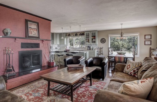 Canoncito House | Sunset Haven | Mountain Views, Shuffleboard!