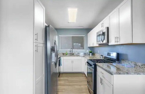 Northeast Heights House | Sunset Home ABQ, Modern Retreat w/3 King Beds