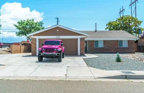 Northeast Heights House | Sunset Home ABQ, Modern Retreat w/3 King Beds