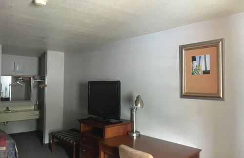 West Memphis Hotel | Sunset Inn