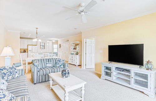Sunset Island Condo | Sunset Island Condo w/WiFi, W/D, AC & Shared Pools - Walk to Beaches