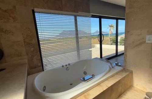 Sunset Beach Villa | Sunset Kite & Golf Villa