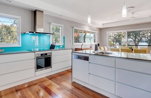 Lake Macquarie City Council House | Sunset Lakehouse - Exclusive Waterfront experience in Lake Macquarie incl Kayaks
