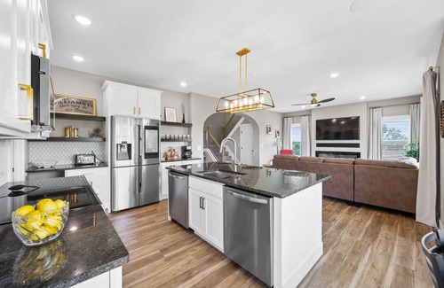 Rutland House | Sunset Lodge - Country Home Near Ark!
