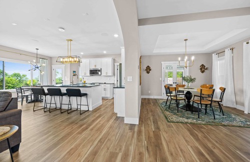 Rutland House | Sunset Lodge - Country Home Near Ark!