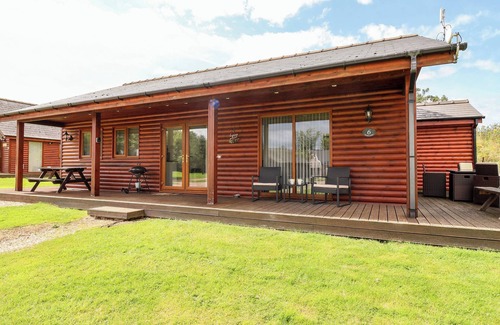 Thorpe On The Hill Cottage | SUNSET LODGE - NO.6, pet friendly, with hot tub in Thorpe-On-The-Hill