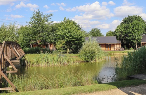 Thorpe On The Hill Cottage | SUNSET LODGE - NO.6, pet friendly, with hot tub in Thorpe-On-The-Hill