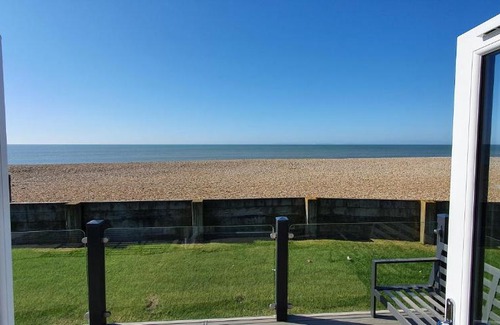 Selsey House | Sunset Lodge, On The Beach, Panoramic Views, Pure Luxury