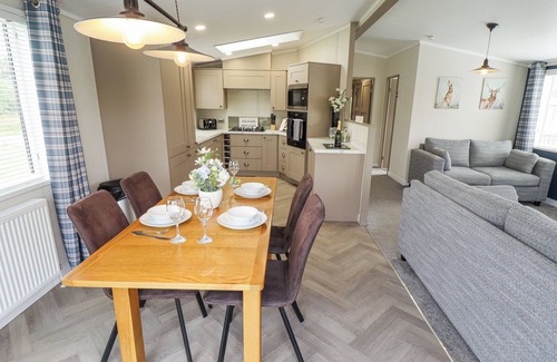Woodhall Spa Cottage | SUNSET LODGE, pet friendly, with hot tub in Woodhall Spa