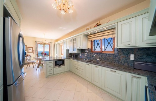 Menegata Villa | Sunset Mansion Kefalonia