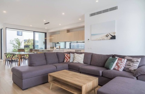 Safety Beach Villa | Sunset Marina An Architectural Gem by the Beach
