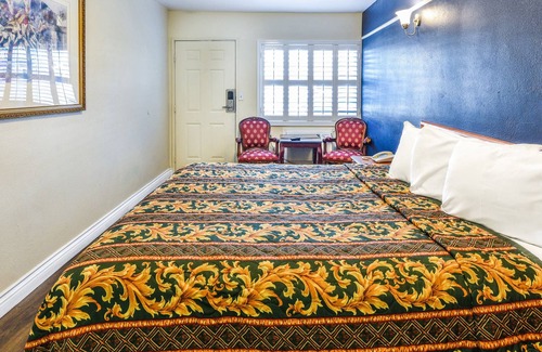 Westmont Hotel | Sunset Motel