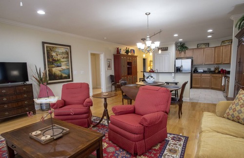 Summerton Condo | ☀️ Sunset Oasis - Lakefront Condo 🚤