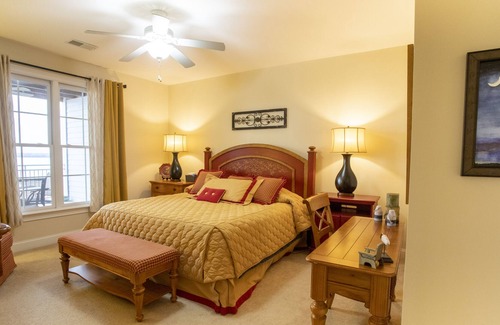 Summerton Condo | ☀️ Sunset Oasis - Lakefront Condo 🚤