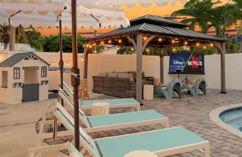 Garden Isles House | Sunset Oasis with Movie Theatre, Heated Pool & Game Room