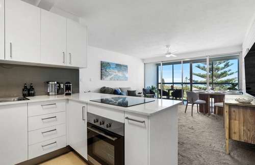 Scarborough Apartment | Sunset Oceanview Family Haven 100m from the beach