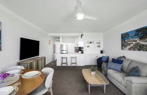 Scarborough Apartment | Sunset Oceanview Family Haven 100m from the beach