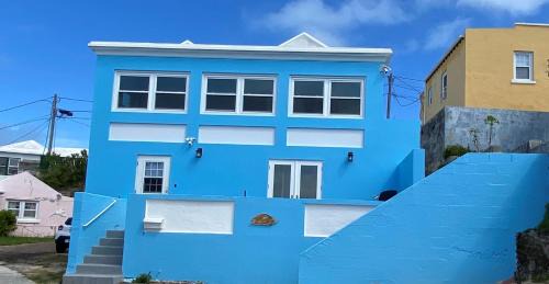 Crawl Hill Apartment | Sunset Paradise Oceanview 1-Bedroom Holiday Home Walking Distance to Beaches & Railway Trail