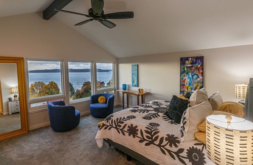 Des Moines House | Sunset Paradise With Amazing Ocean View only 30 mins. South of Downtown Seattle!