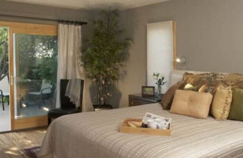 Sunset Park House | Sunset Park 3 Bedroom 2 Bath