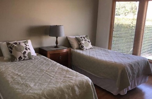 Sunset Park House | Sunset Park 3 Bedroom 2 Bath