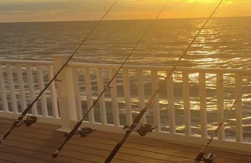 Green Creek House | SUNSET POINT IN PIERCES POINT (3BR/2BA) WATER FRONT HOME