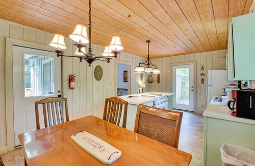 Rocky Bottom Cottage | Sunset Rental Cottage Near Table Rock State Park!