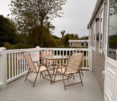 Grimsby Resort | Sunset Retreat