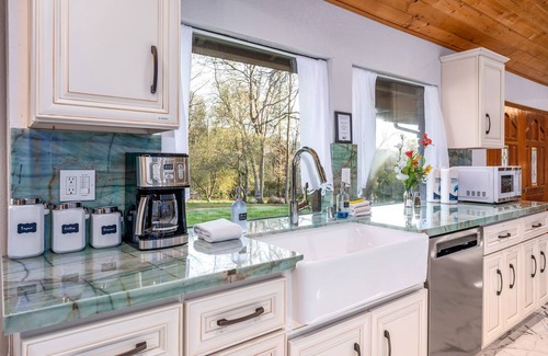 Coarsegold House | Sunset Retreat- TWO houses with hot tub, firepit, multiple kitchens, sleeps 20!