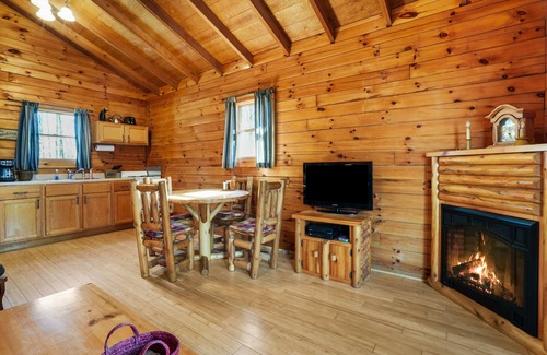 South Bloomingville Cabin | Sunset Ridge Cabin | 200 Acres
