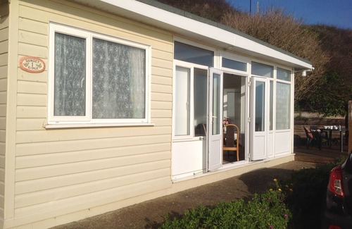 Ventnor Ski Chalet | Sunset Ridge villa with sea view, beach, cafes, shops within walking distance