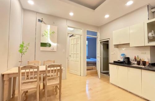 Dich Vong Apartment | Sunset Room - Amoureux Homestay