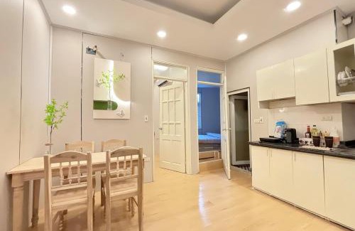 Dich Vong Apartment | Sunset Room - Amoureux Homestay