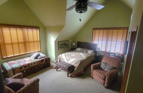 Elba Cabin | Sunset Room Retreat, River on Property, Adults Only, No Pets, Peace and Quiet!