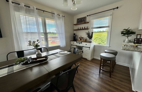 Newnan Cottage | Sunset Rose - Historic Newnan, King Master, 3-bedroom Cottage, Game Room, Level