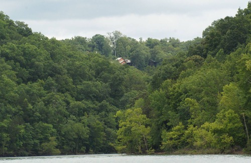 Byrdstown Cabin | Sunset Sanctuary 3-level Cabin in the Woods with a view of Dale Hollow Lake