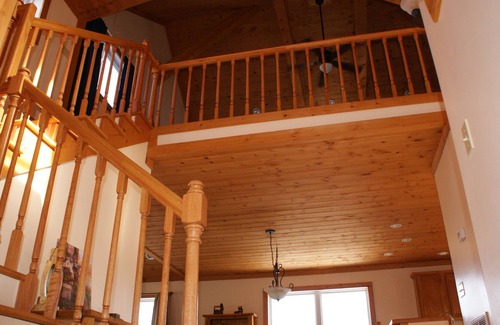 Byrdstown Cabin | Sunset Sanctuary 3-level Cabin in the Woods with a view of Dale Hollow Lake