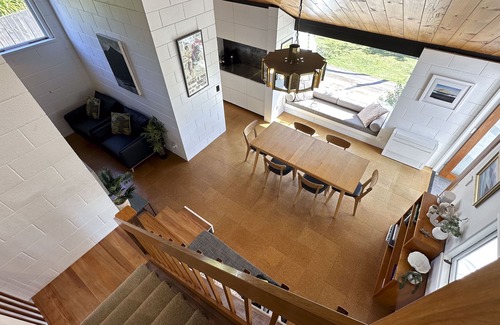 Havelock North House | Sunset Sanctuary - Havelock North Holiday Home