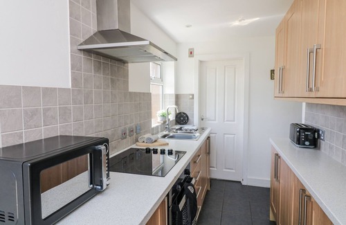 Saint John Cottage | SUNSET SEA VIEW CHALET, pet friendly, with a garden in Millbrook