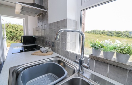 Saint John Cottage | SUNSET SEA VIEW CHALET, pet friendly, with a garden in Millbrook