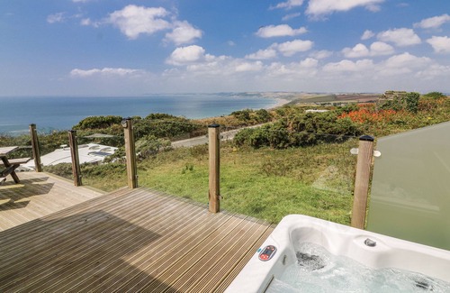 Saint John Cottage | SUNSET SEA VIEW CHALET, pet friendly, with a garden in Millbrook