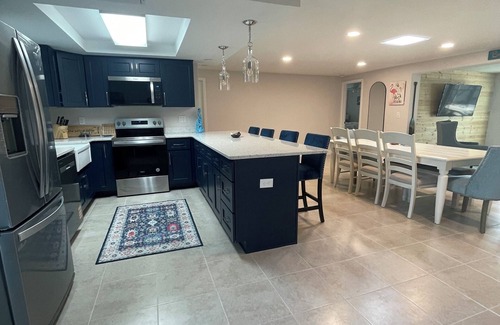Gulf Harbors House | Sunset Serenity Retreat: Coastal Elegance with Poolside Bliss