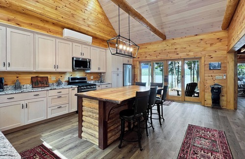 Greenville House | Sunset Serenity (Waterfront on Moosehead Lake!)