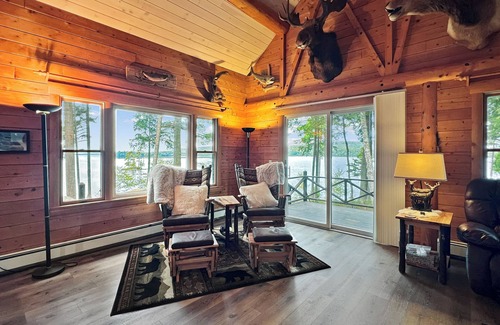 Greenville House | Sunset Serenity (Waterfront on Moosehead Lake!)