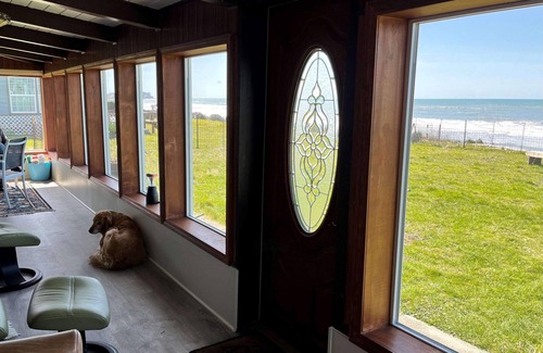 Smith River House | Sunset Shore Retreats "Ocean Front" "The Whale Watcher"