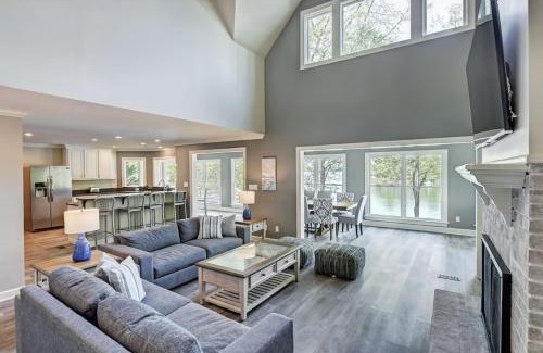 Mayhew House | Sunset Shores Resort: The Homestead Hot TUB